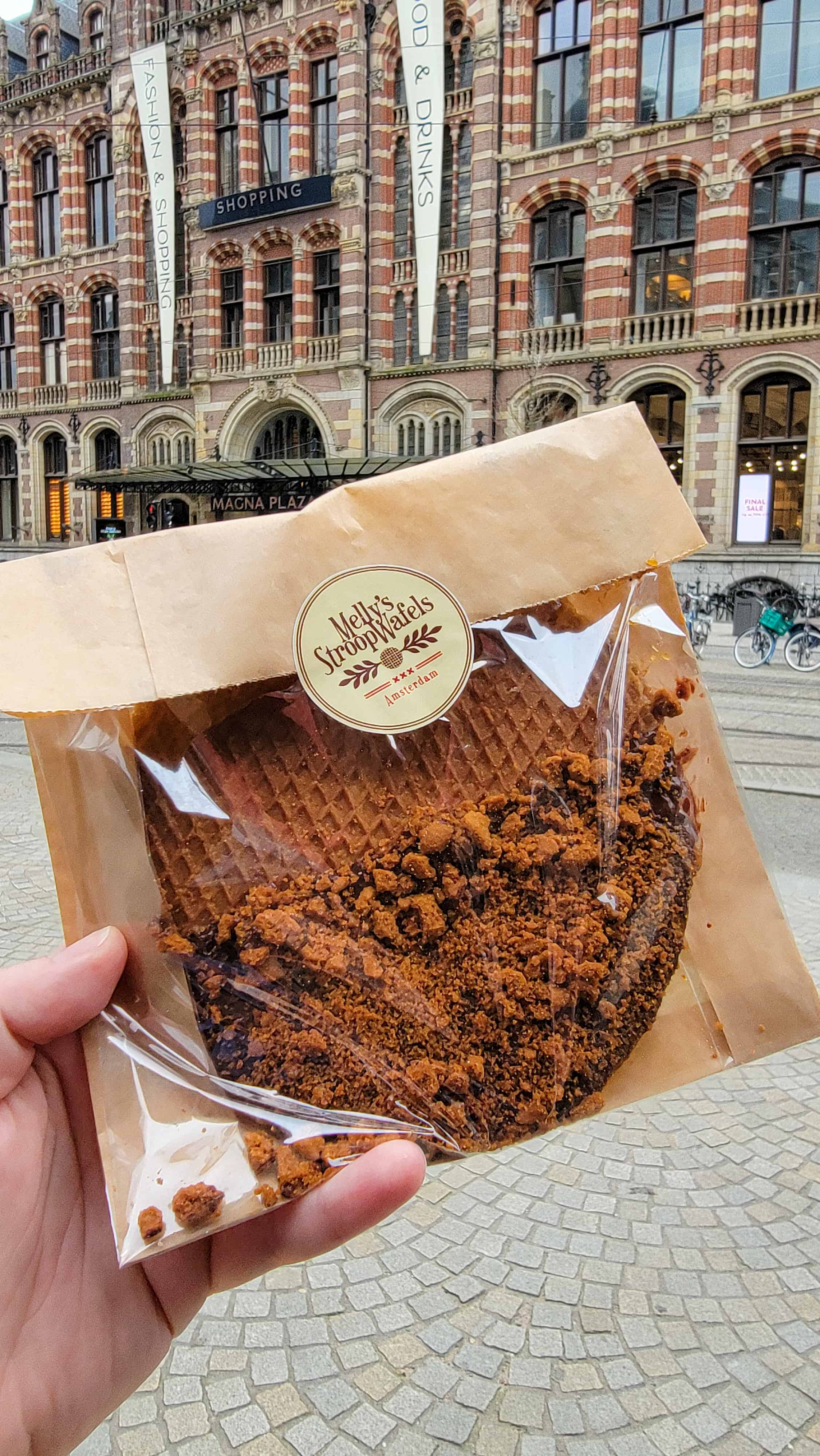 Cool Amsterdam gifts for her what will she adore? Get inspired by these thoughtful presents from Amsterdam.