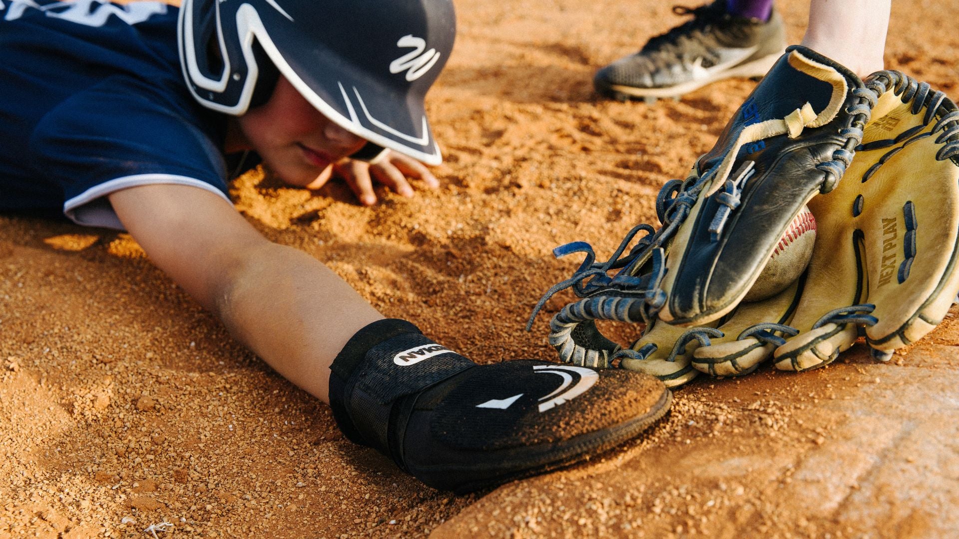 Top Sliding Mitts to Enhance Base Runner Safety in Baseball