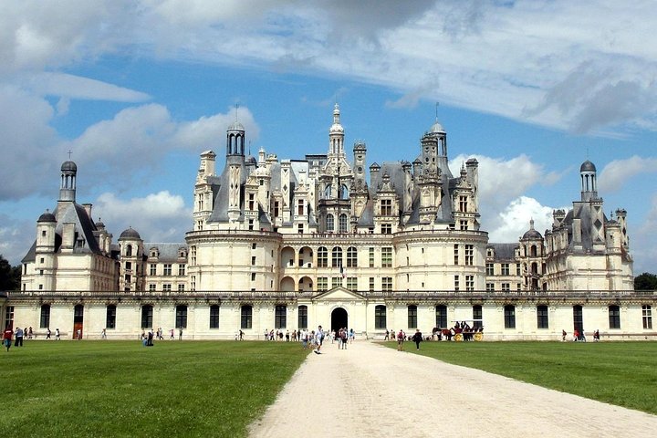 Discover the Majestic Château de Chenonceau and Chambord in the Loire Valley