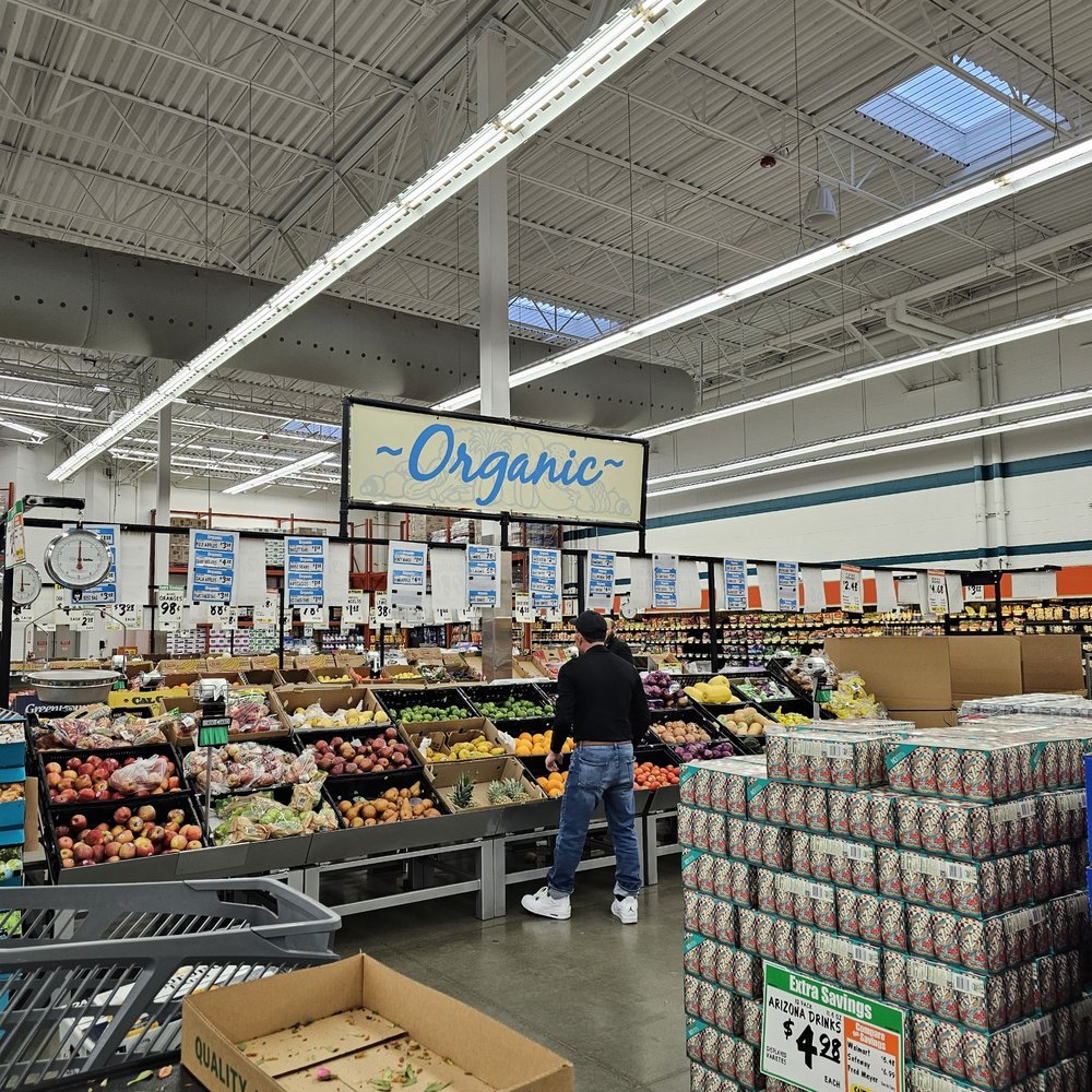 Visiting the area and need essential supplies? Stock up easily at a great grocery westport wa using our recommendations.