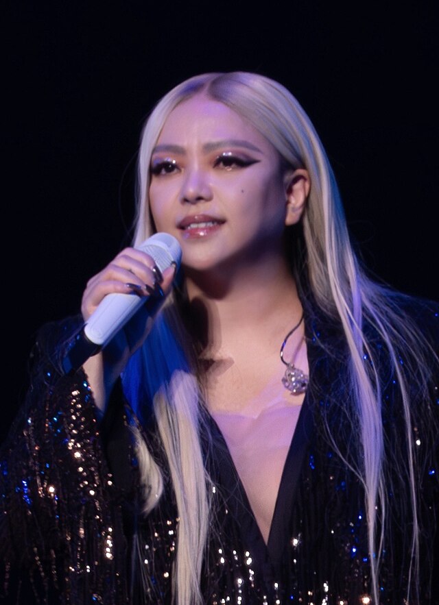 Zhang Hui Mei (A-Mei) Listen to the Sea Lyrics Explained in English