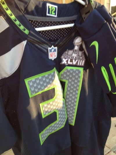 Want a real seahawks jersey lynch? Learn how to spot fakes and buy the real thing.