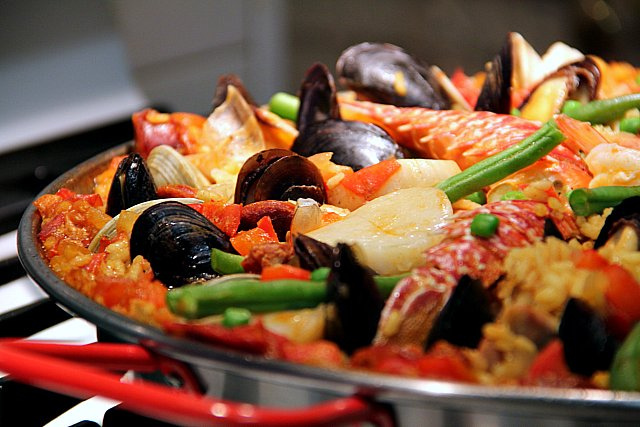 How to Make Christmas Paella: A Perfect Holiday Dish with a Spanish Flair