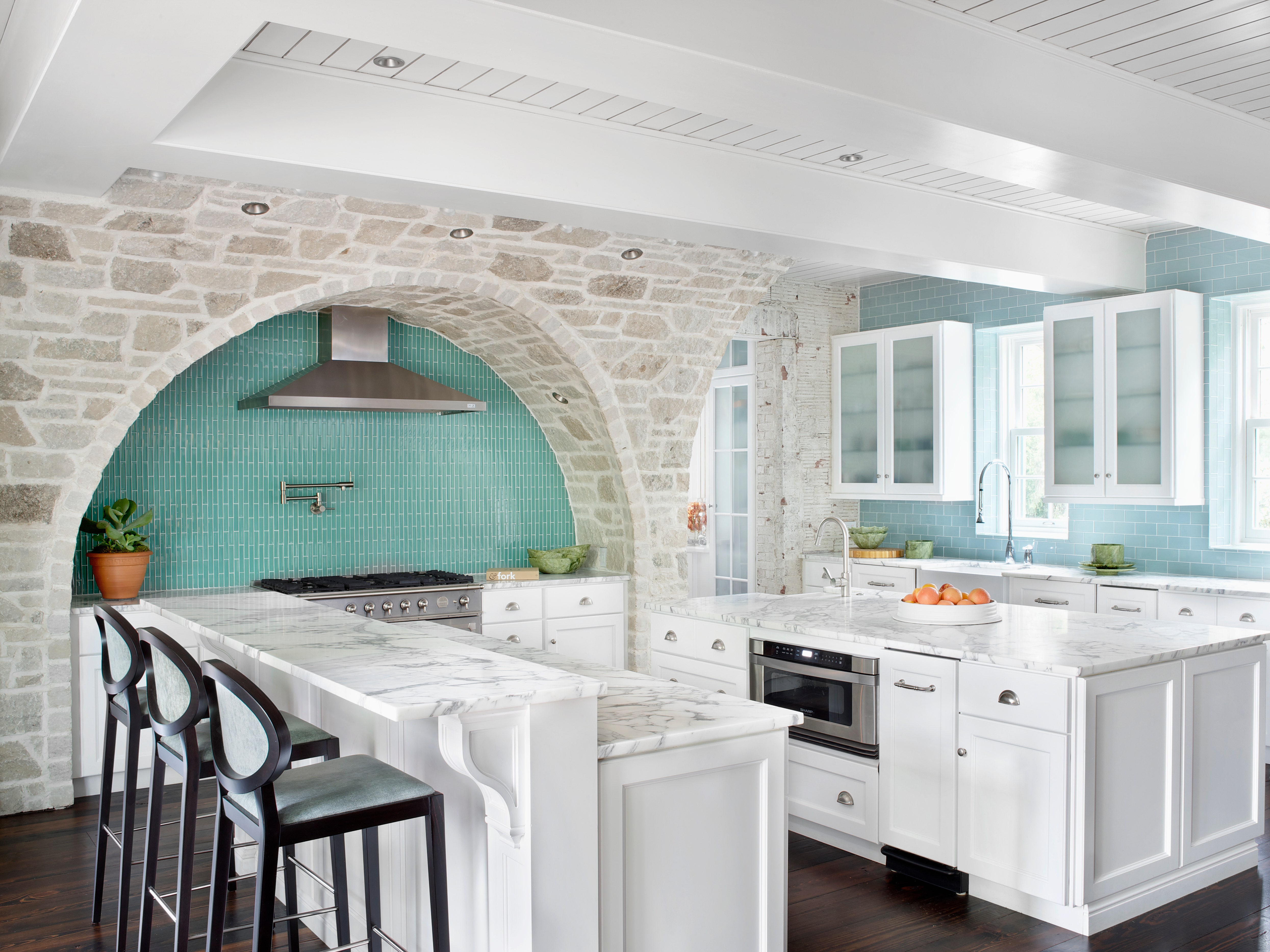 Best Vintage Style Range Hood: Top Picks for a Timeless Kitchen Design.