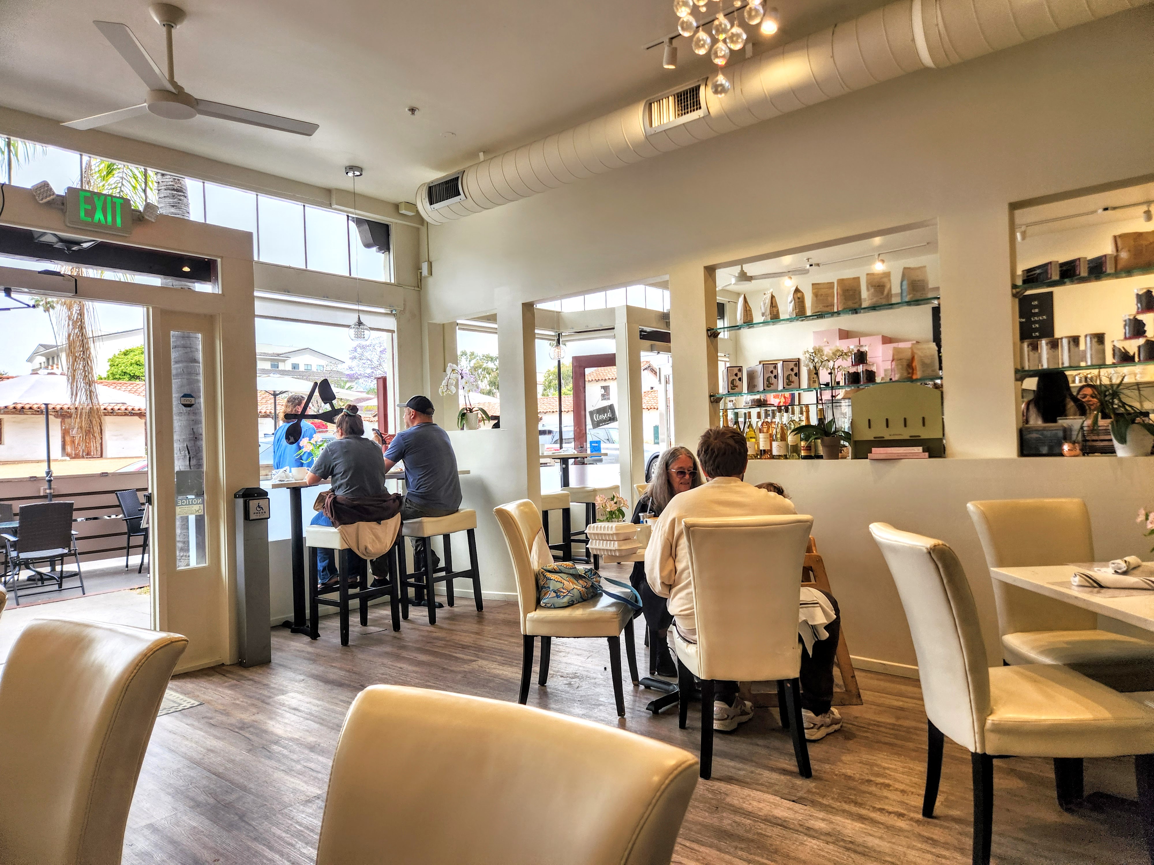Ultimate Guide to Dining at Santa Barbara Harbor: Must-Try Restaurants