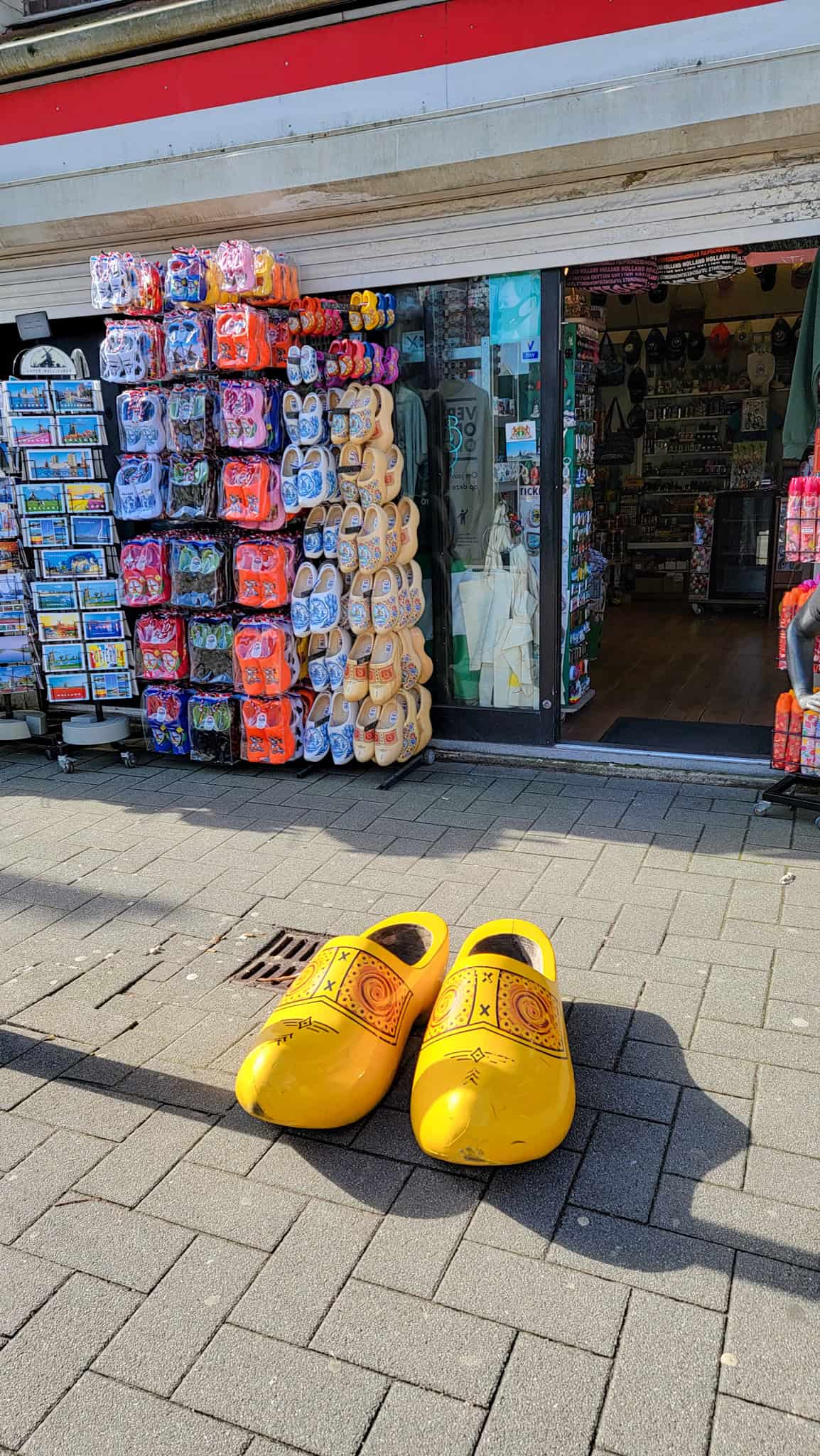 Top 10 Authentic Dutch Souvenirs to Bring Home from the Netherlands