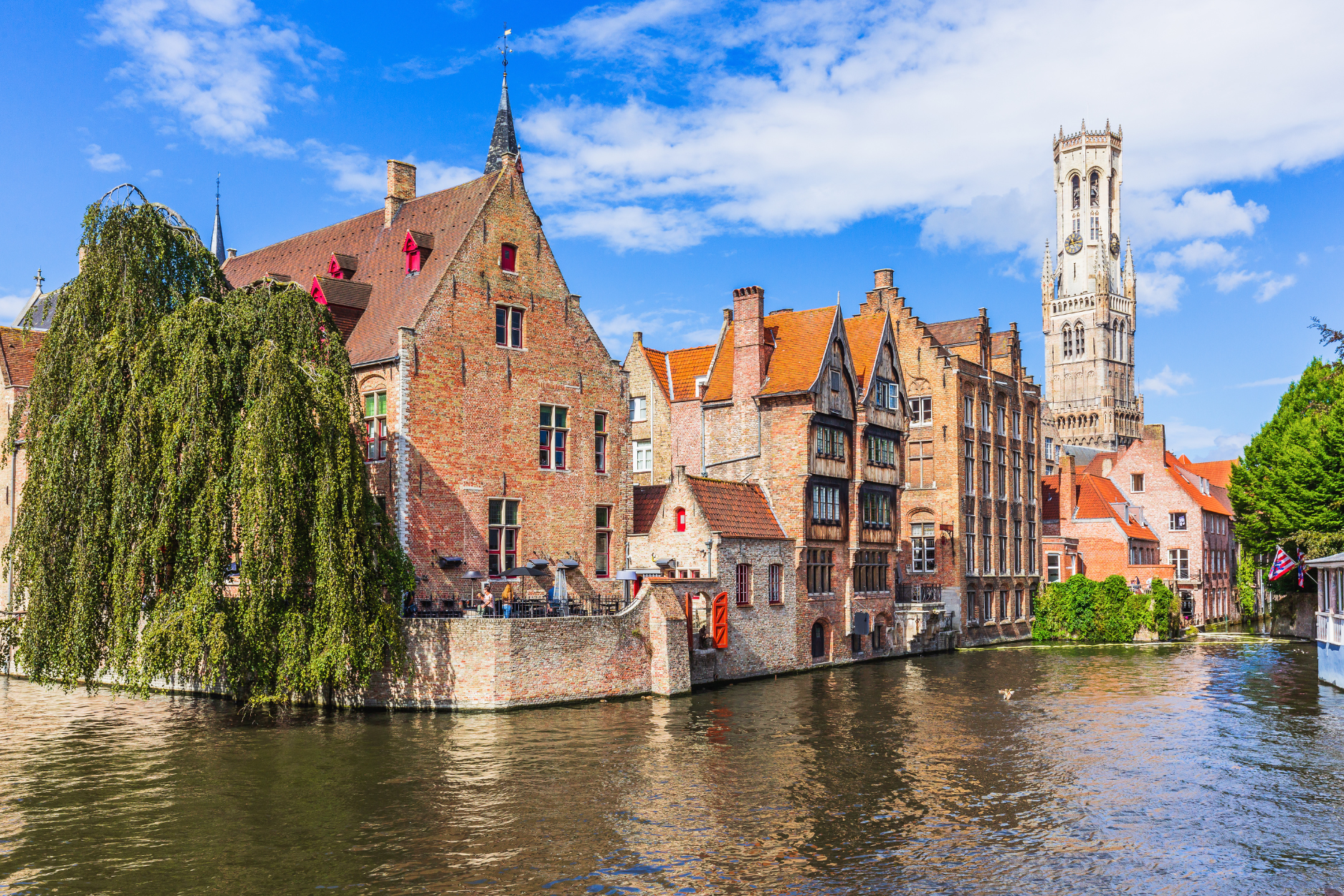 What are the best things to see in Bruges in one day? Your ultimate guide makes it super easy!