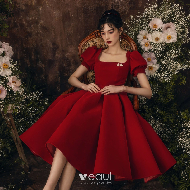 Elegant Maroon Dresses for Graduation: Perfect Styles for Your Big Day